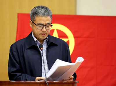 公司黨委委員、副總經理、總工程師曹堅宣讀表彰決定.jpg